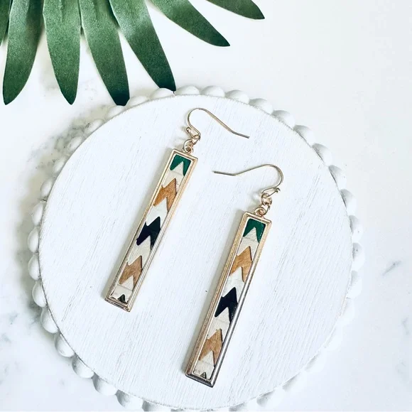 2/$30🌵 Green Gold White Black Chevron Earrings Bar Dangle Long Bohemian NEW - Picture 1 of 5